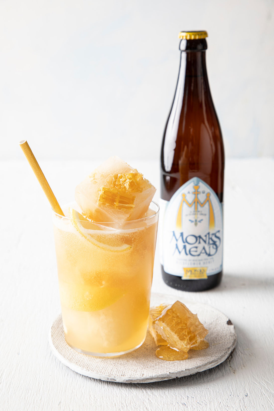 mead-what-is-it-history-facts-made-of-honey